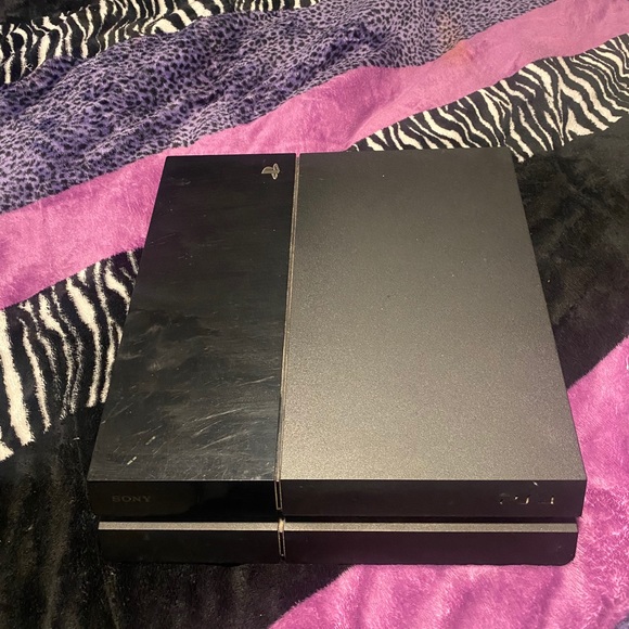 PS4 - Picture 2 of 4